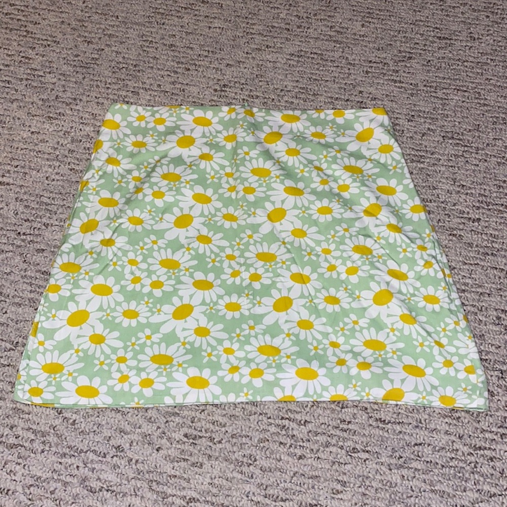 princess polly skirt with slit!